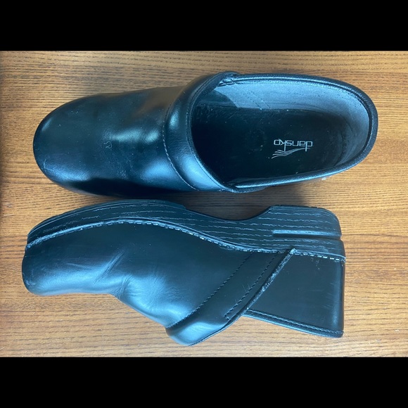 Black Dansko clogs - Picture 2 of 4